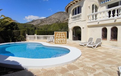 Amplia y bonita villa de estilo mediterráneo con apartamento de invitados.